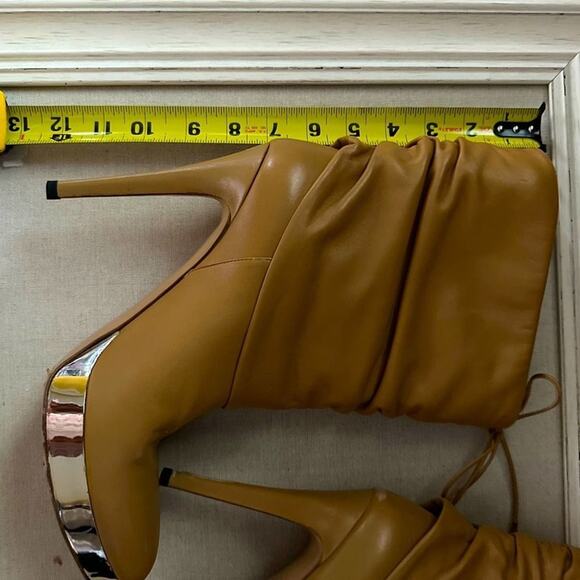 Vintage Gucci Camel Leather lace Up boots with shiny gold platform heel 39.5 - Picture 11 of 16